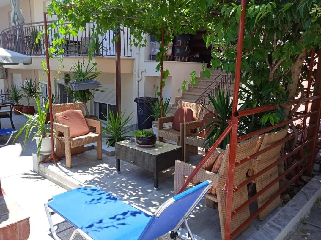 Blue Moon Accommodation Nea Michaniona Exterior foto