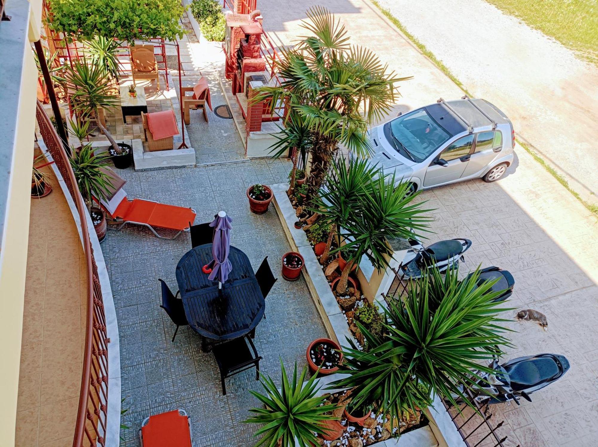 Blue Moon Accommodation Nea Michaniona Exterior foto